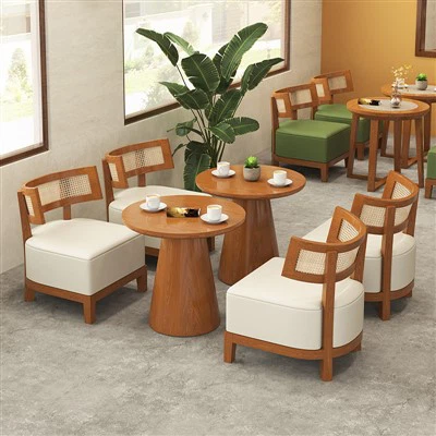 Cadeira de jantar com almofada de couro de madeira com design pequeno de vime